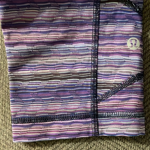 Purple stripped lulumelon leggings - Picture 2 of 3